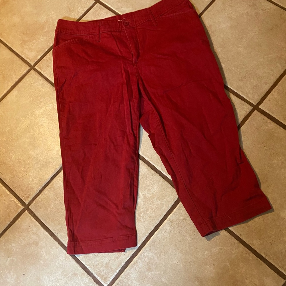 (A268)Woman’s Red Cropped Pants Size 12 by St. John’s Bay Preowned